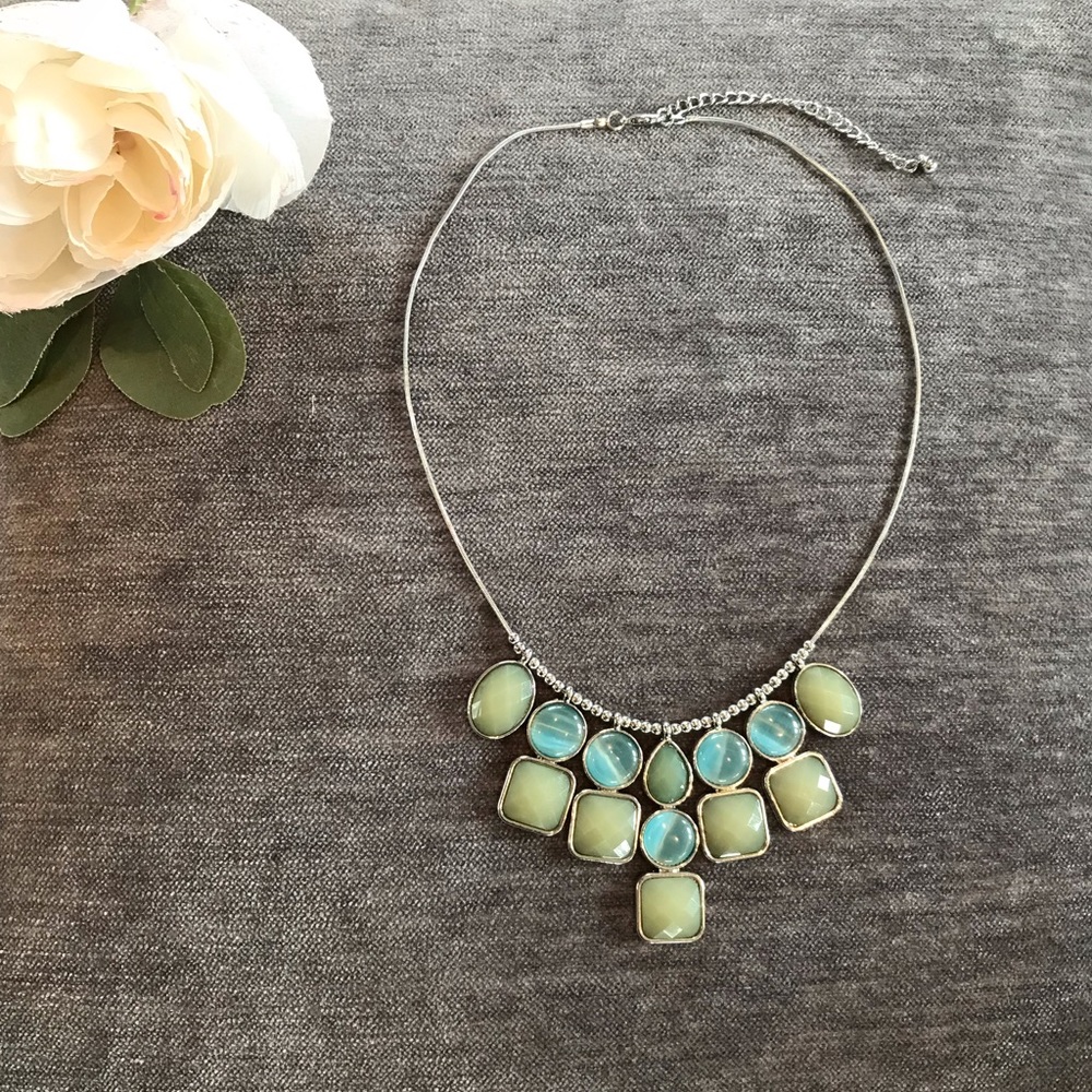 4/$20🌸Blue & Green Necklace